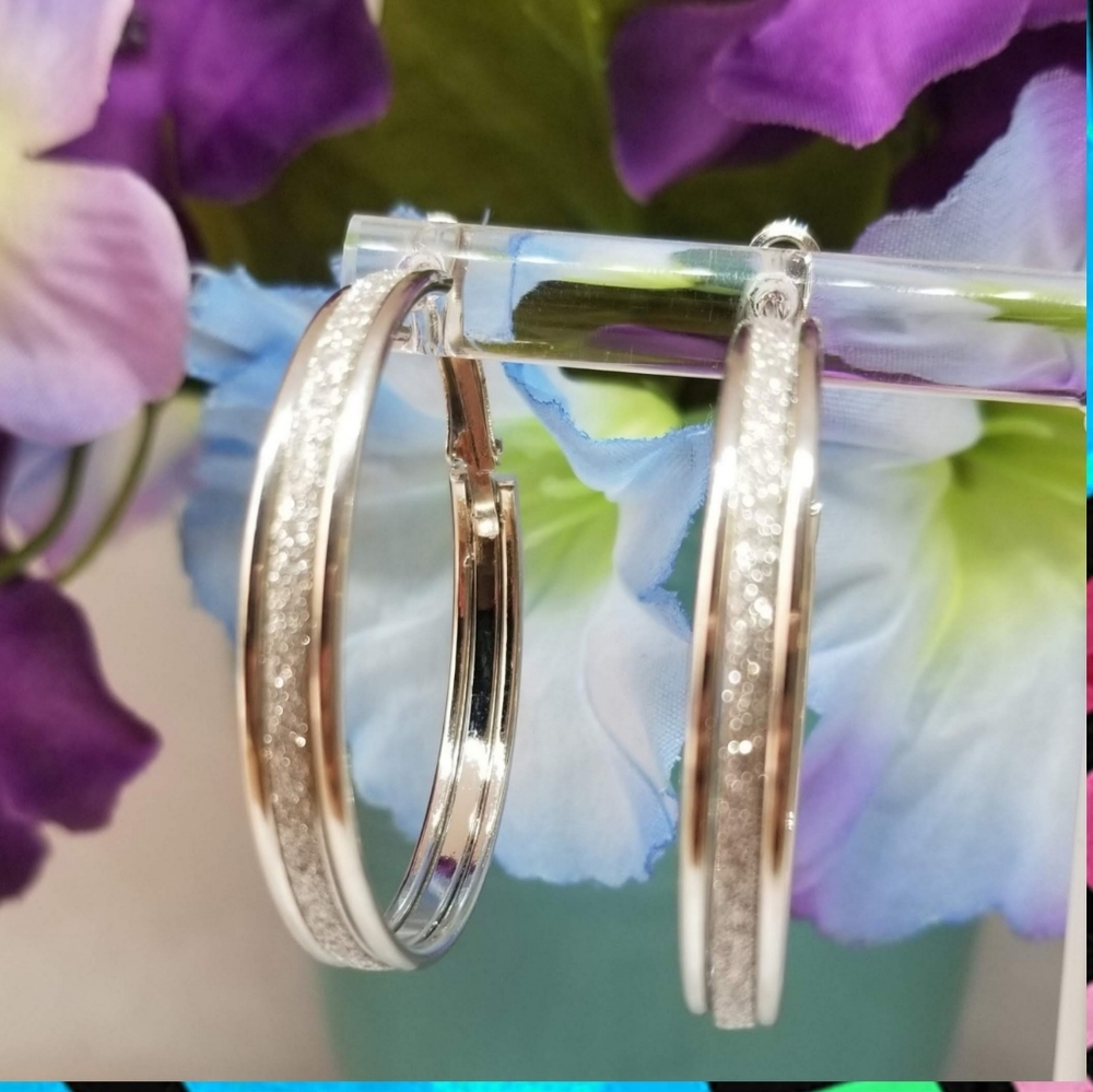 A Beautiful Fashion Loop Silver Frosted Earrings
